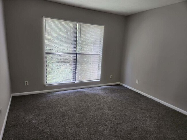 Building Photo - 169 Governors Dr