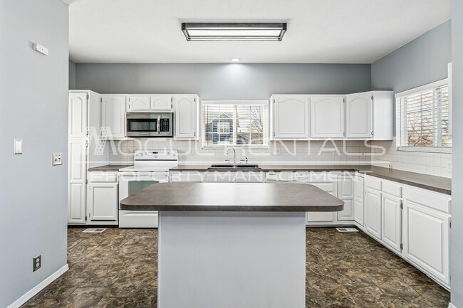 Building Photo - 9411 E Carson St