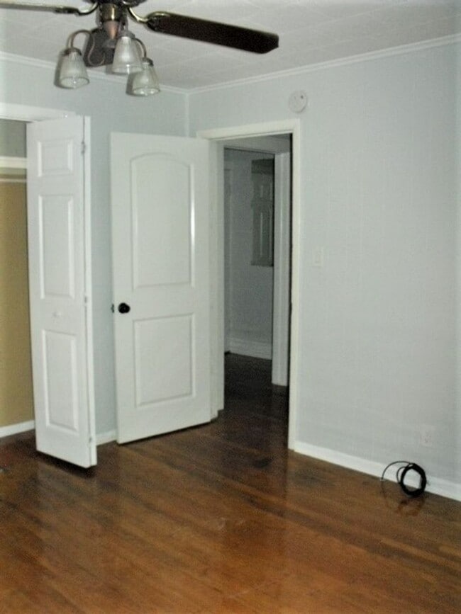Building Photo - THIS COULD BE YOUR NEW HOME, BUSINESS, OR BOTH!