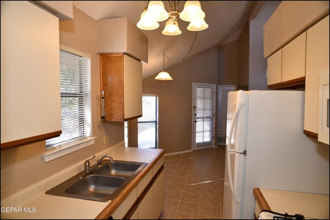 Building Photo - 813 Knorr Pl