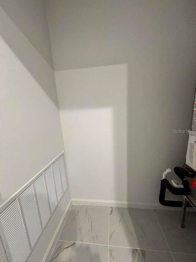 Building Photo - 9872 Walkway Dr