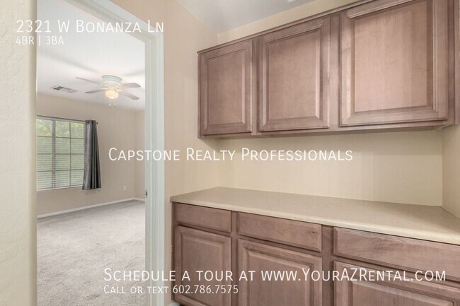 Building Photo - 2321 W Bonanza Ln