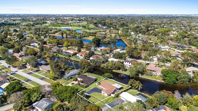 Building Photo - 1120 Renmar Dr