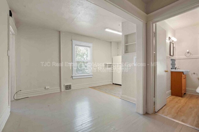 Building Photo - 470 S Lincoln St