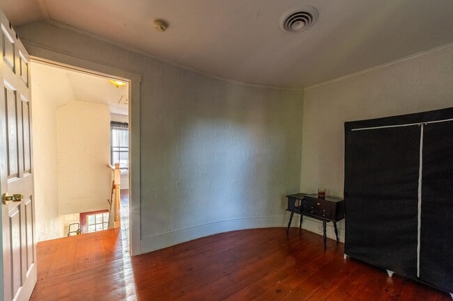 Building Photo - 66 Lyford St