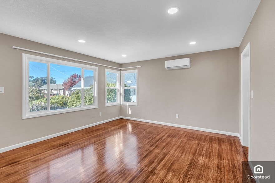 Building Photo - 711 Smith Ave