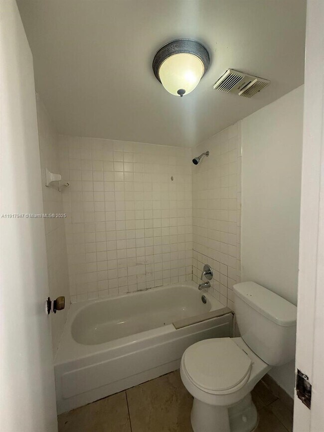 Building Photo - 4304 NW 9th Ave