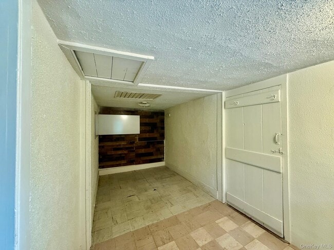 Building Photo - 458 Howell St