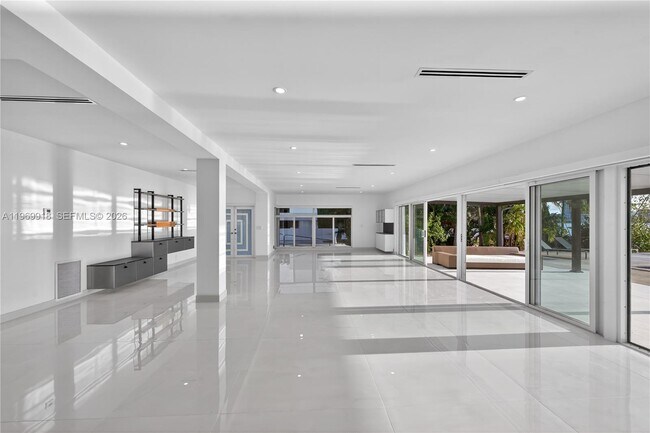 Building Photo - 1101 S Shore Dr