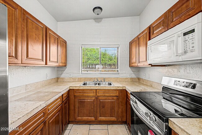Building Photo - 7106 N 68th Ave