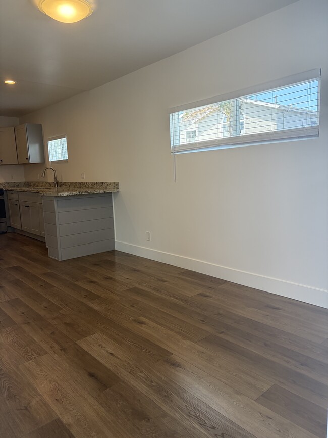 Building Photo - 1596 Luxton St