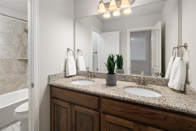 Building Photo - 1261 Wiltshire Dr