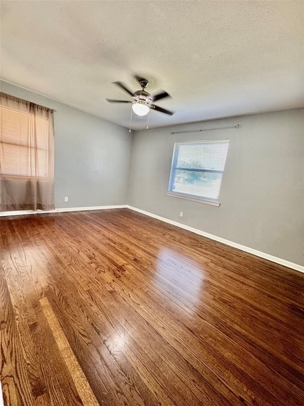 Building Photo - 2104 Hillburn Dr