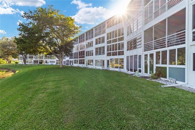 Building Photo - 1018 Durham A