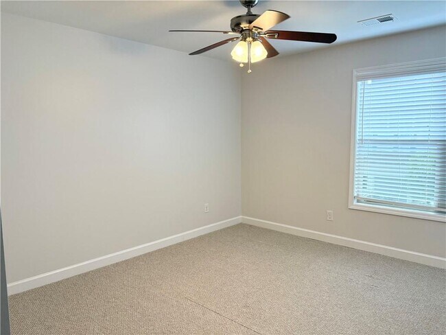 Building Photo - 204 Providence Ln