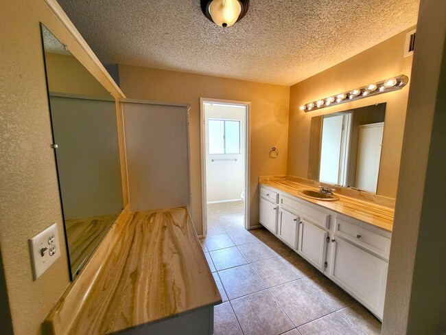 Building Photo - HOME IN ACTIVE ADULT COMMUNITY!!!