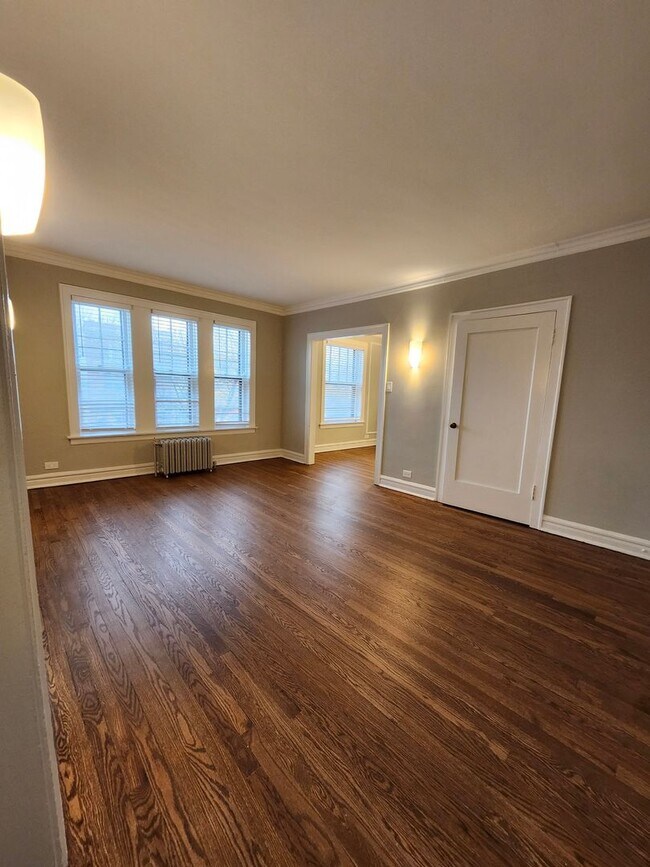 Building Photo - Edgewater Studio with Heat and Cooking Gas Included ~ No Security Deposit ~ Cat Friendly