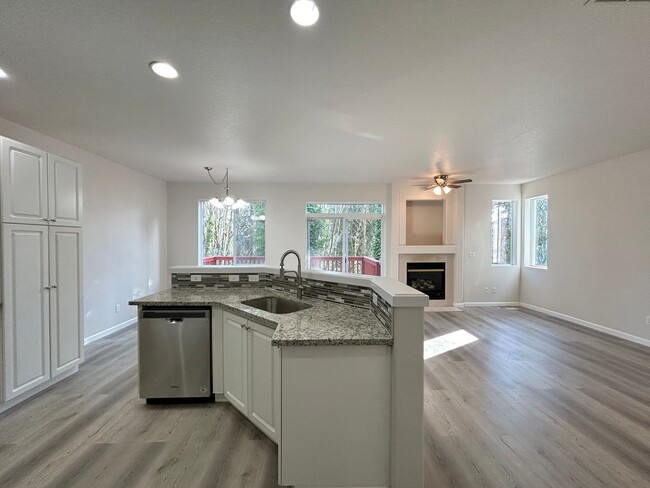 Building Photo - Beautifully Updated 4 Bed, 2.5 Bath Home