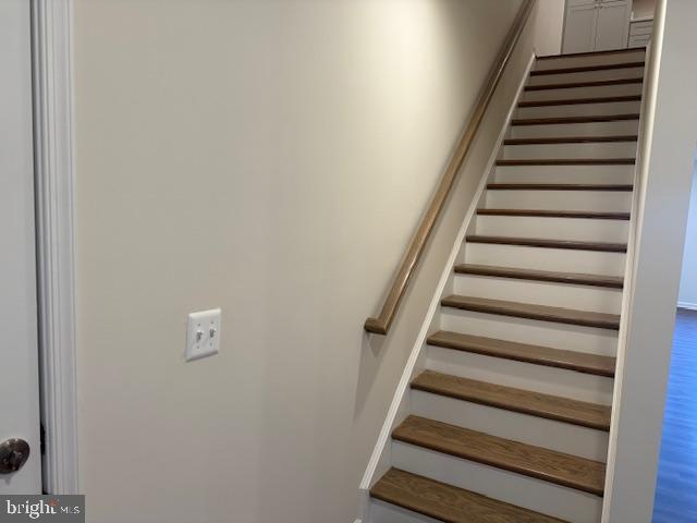 Building Photo - 1370 Elm St