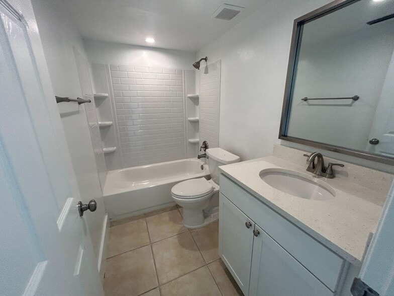 Building Photo - 4708 SE 5th Pl