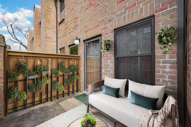 Building Photo - 9800 Pagewood Ln