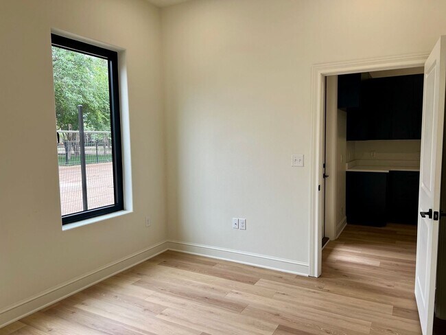 Building Photo - The Court At Overton