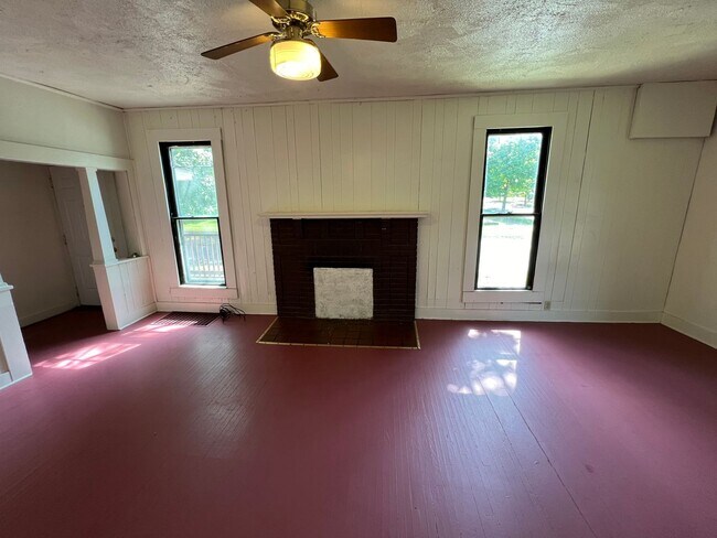 Building Photo - 805 N Park Ave