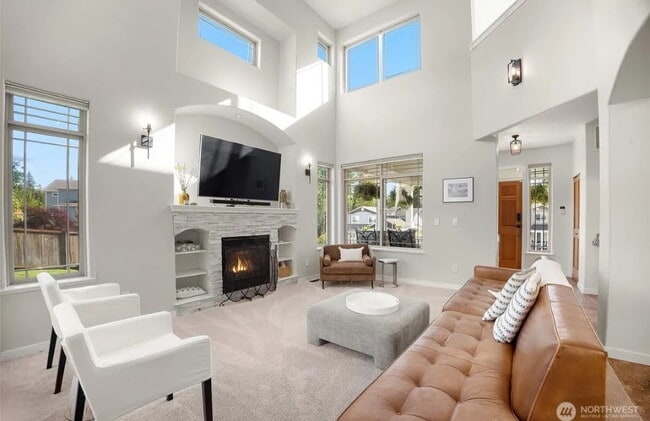 Building Photo - Spacious 4-Bedroom Gem with Fully Fenced Y...
