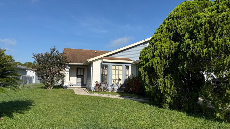 Building Photo - 202 Olivewood Ct