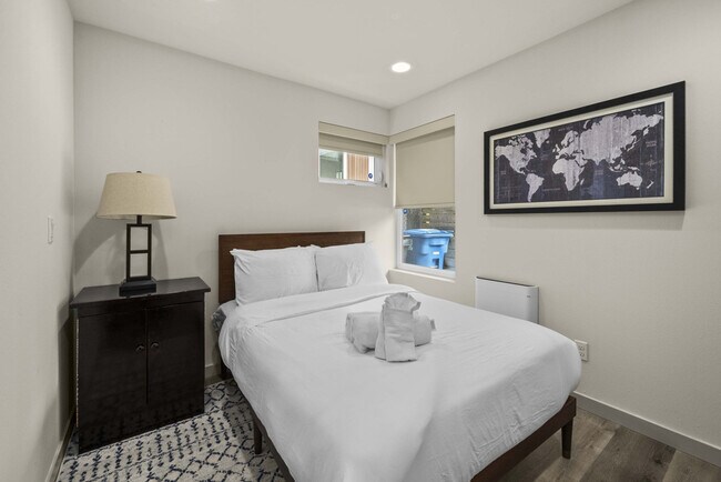 Building Photo - 5210b Brooklyn Ave NE