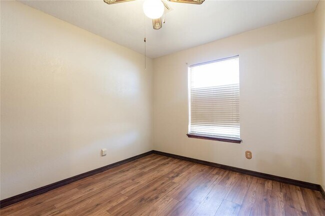 Building Photo - 110 Peggy Dr