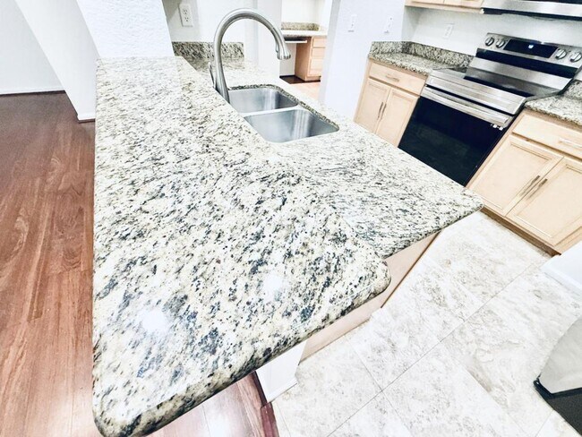 Building Photo - 2983 Ashland Ln S