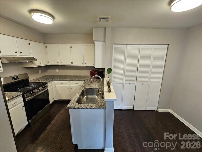 Building Photo - 4811 Spring Lake Dr