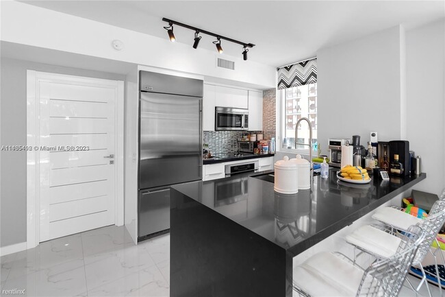 Building Photo - 2 br, 2 bath Condo - 500 Brickell Ave Apt 301