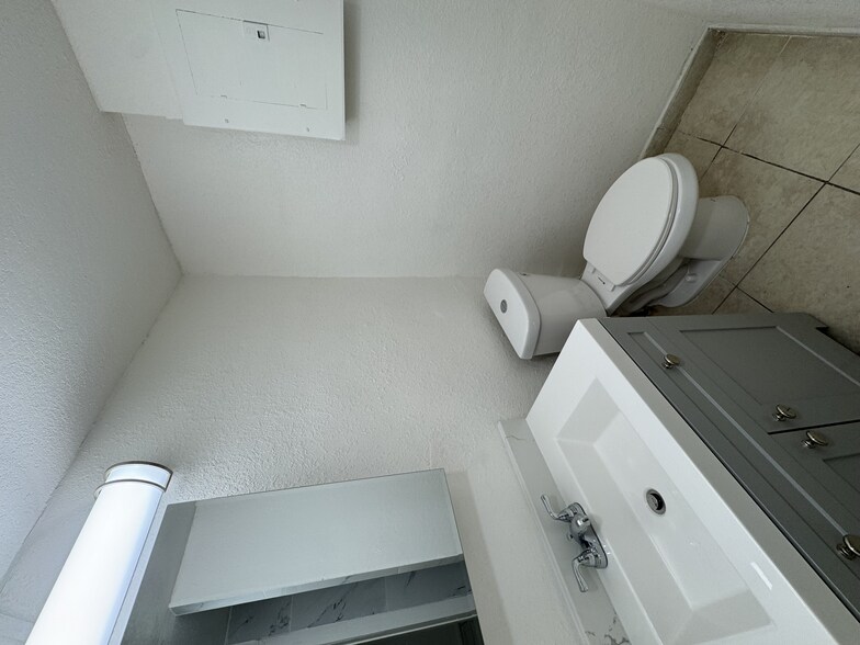 Building Photo - 2401 NW 2nd St