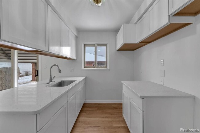 Building Photo - 32658 Kathryn St