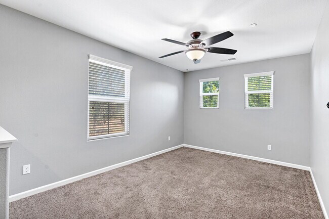 Building Photo - 1446 Sundial Way