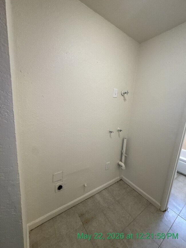Building Photo - 3236