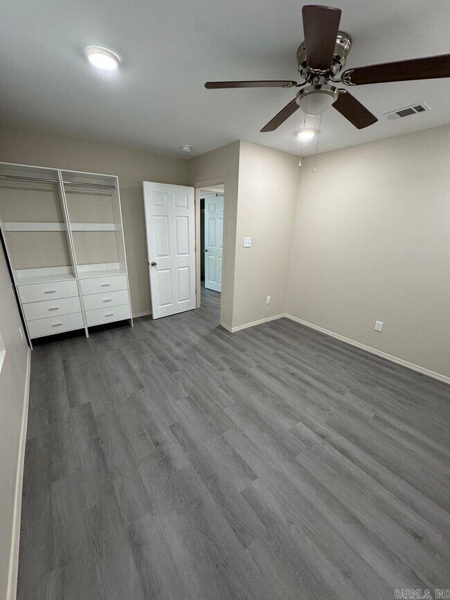 Building Photo - 1224 School St