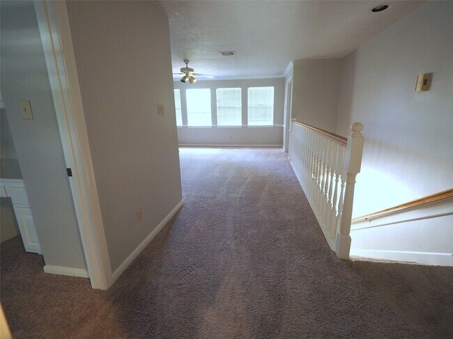 Building Photo - 15122 Greenleaf Ln