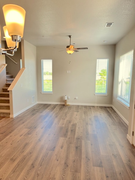 Building Photo - 844 Schlagel St