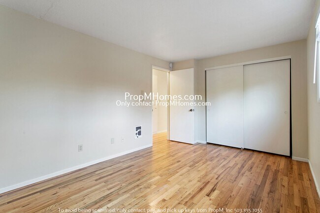 Building Photo - Charming 2 Bedroom Duplex in SW Portland!