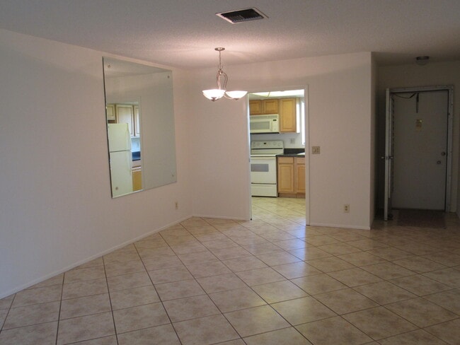 Building Photo - 2679 Emory Dr E