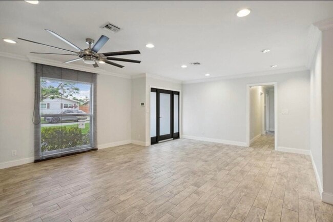 Building Photo - 603 SE 7th Ave