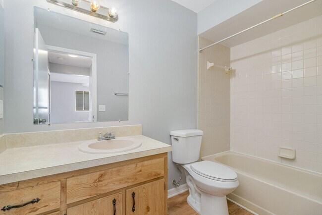Building Photo - 2290-2296 Fox Hollow Dr.