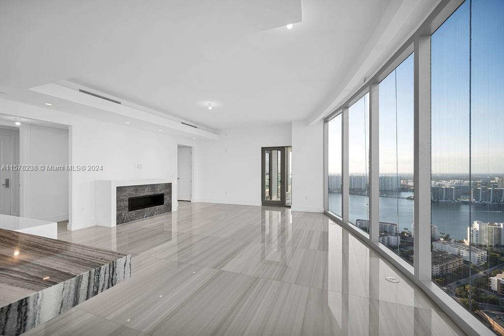 Building Photo - 17901 Collins Ave