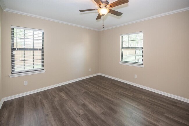 Building Photo - 11038 Waxwing St