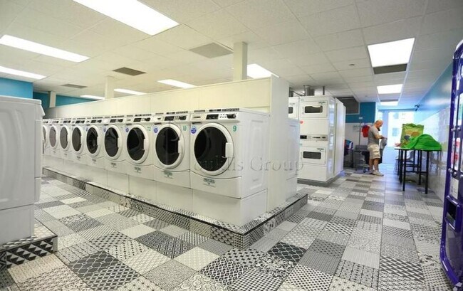 Building Photo - 3 bedroom in NEW YORK NY 10038
