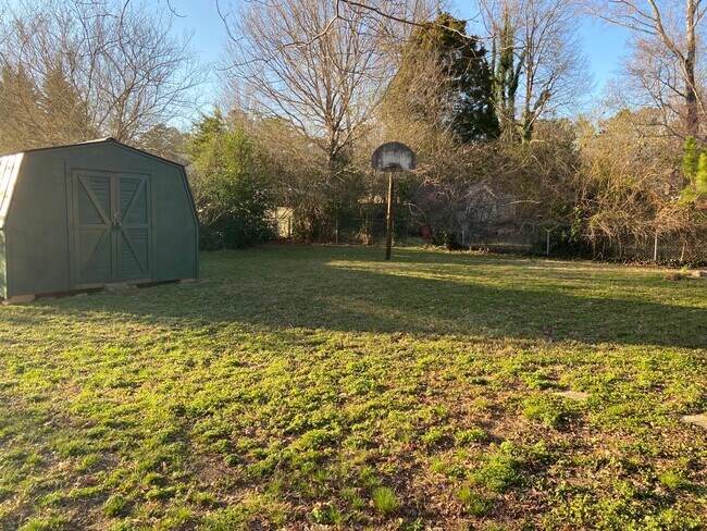 Building Photo - 400 7th Ave NE