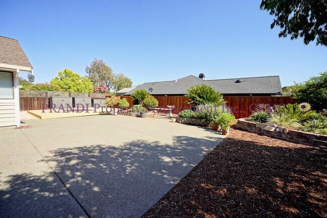 Building Photo - Modern Ranch Style Home on Corner Lot with Large Backyard